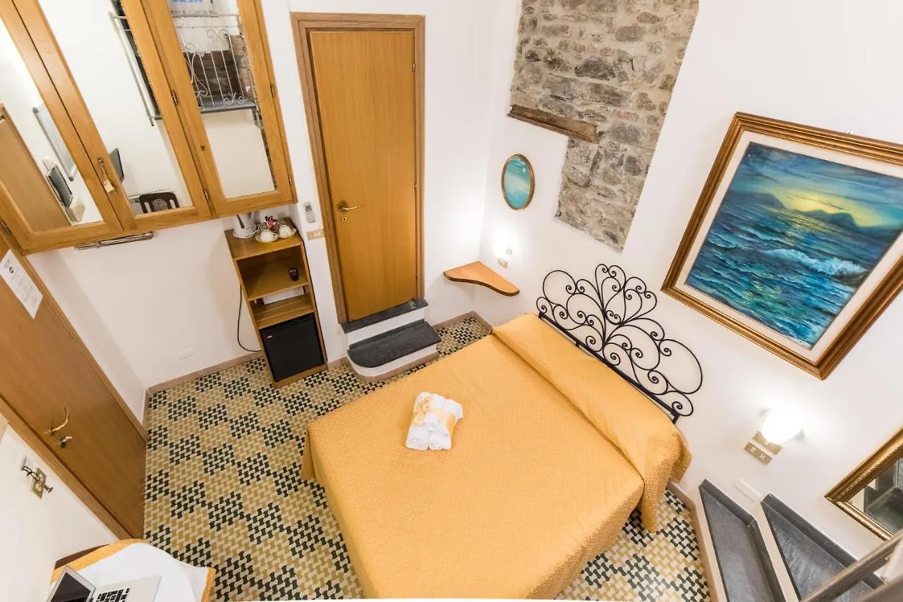 Via Mazzini - Francamaria Rooms Vernazza Penzion