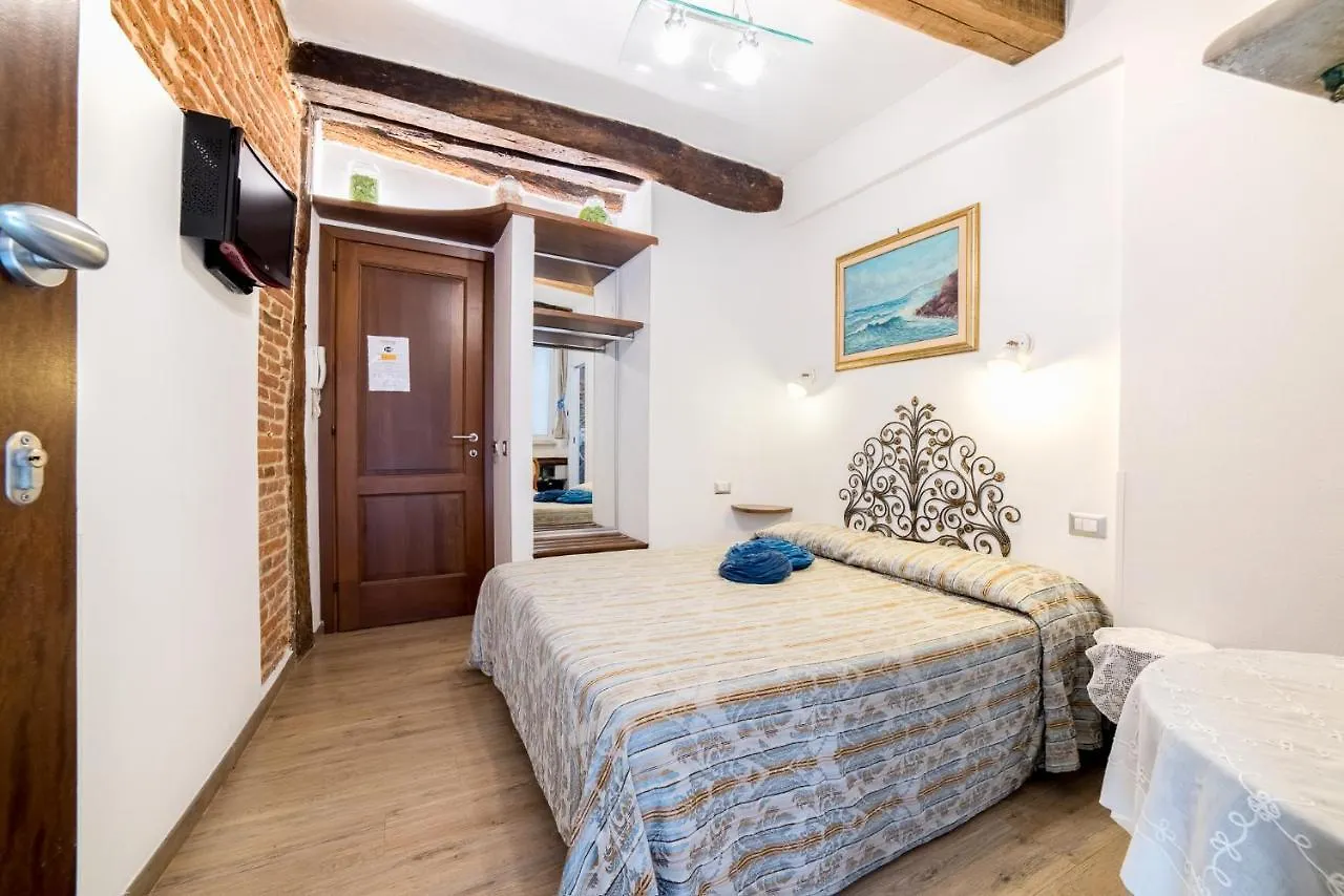 Via Mazzini - Francamaria Rooms Vernazza Penzion